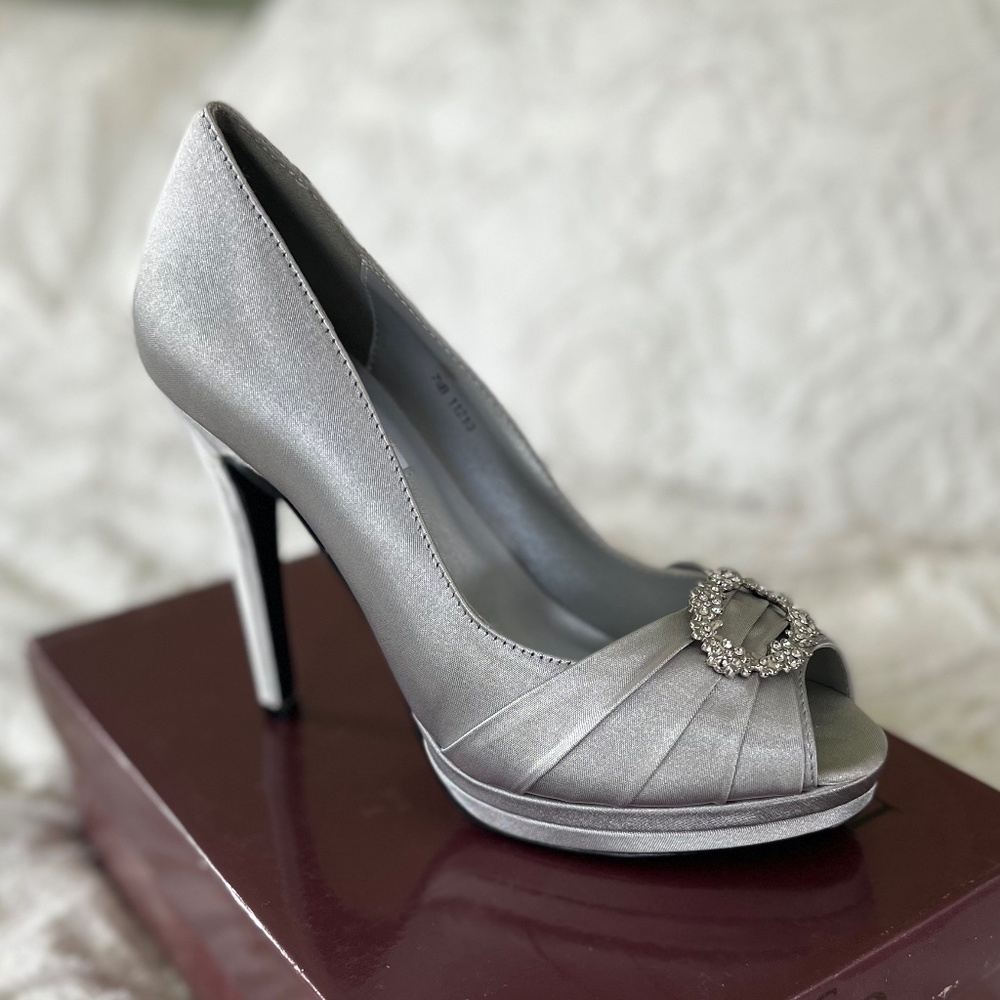 7.5 Silver Satin Formal Bridal Shoes